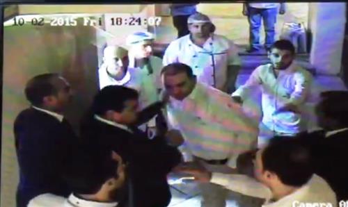جانب من الفيديو المنتشر للاعتداء على أحد العمال المصريين